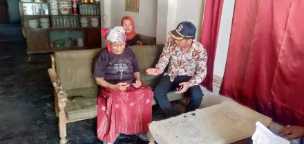 PEDULI LANSIA DI DESA SELOK AWAR - AWAR